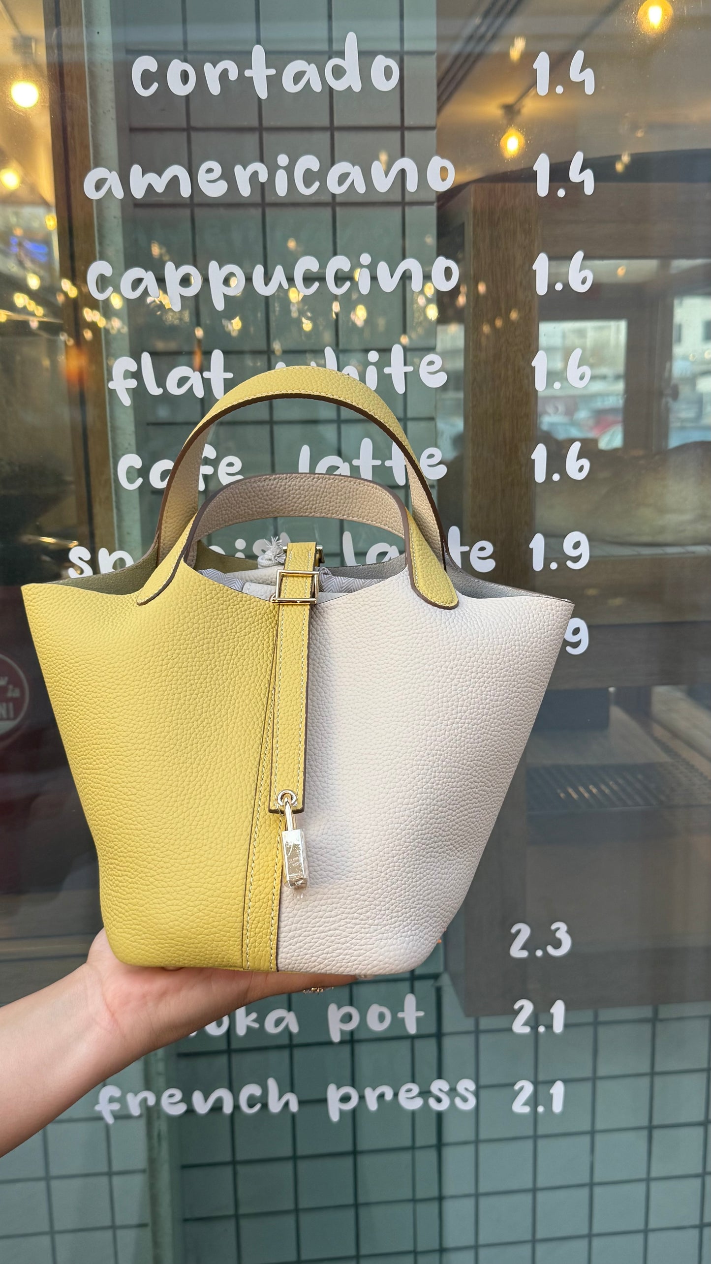 Butter yellow 18cm